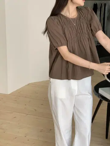 moment shirring puff blouse brown
