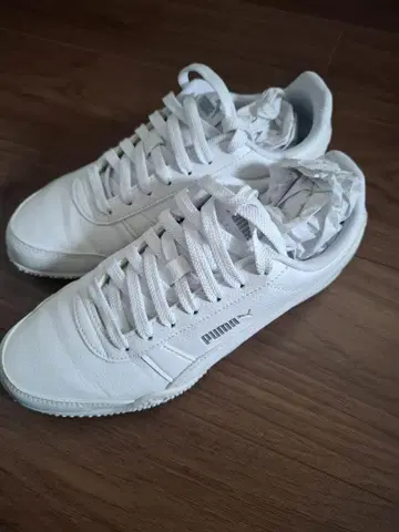 Puma 화이트 스니커즈