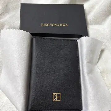 CNBLUE JUNG YONG HWA 블랙 가죽 여권 케이스