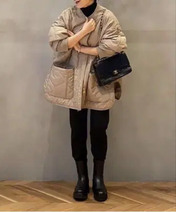 calux 퀼팅 자켓 베이지 후드 부착