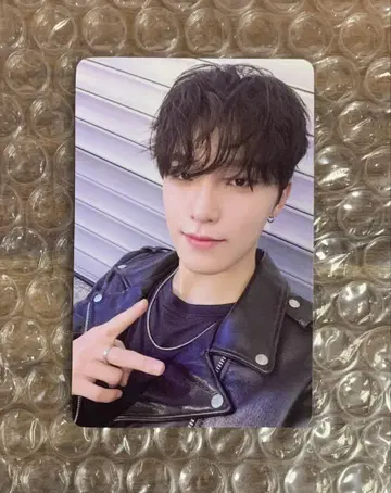 SEVENTEEN spill the feels yzy CITY DINO
