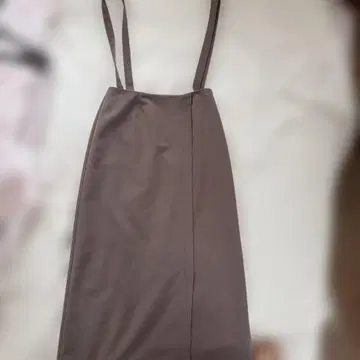 브라운 타이트 스커트 스트랩 포함