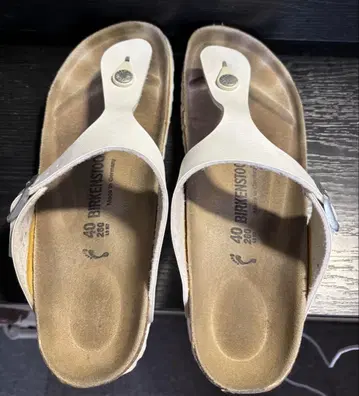 BIRKENSTOCK 화이트 플립플랍 사이즈 40