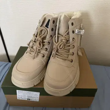 베이지 퍼 하이컷 부츠