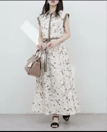 [새상품 택 포함] 사이드 플리츠 배색 디자인 원피스
