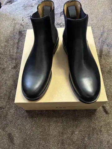 A.P.C. 사이드 고어 부츠