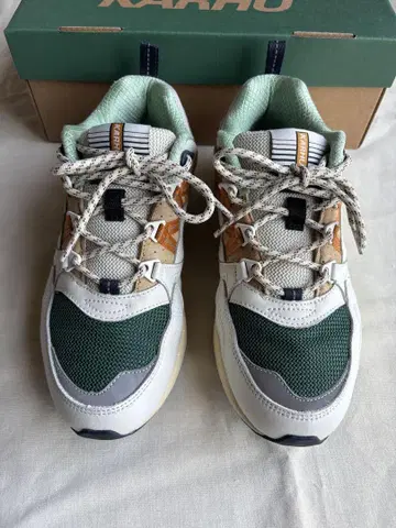 KARHU 스니커즈 화이트 그린 오렌지