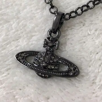 비비안 미니 바스 릴리프 ORB 목걸이