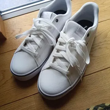 PUMA 화이트 스니커즈 로우컷 새상품 24.5cm 통학에도 좋아요
