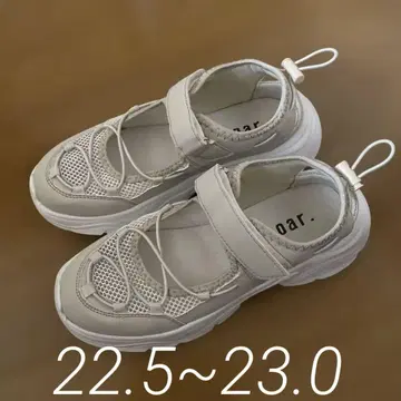 샌들 스니커즈