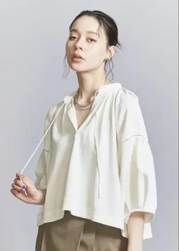 BEAUTY&YOUTH V넥 볼륨 슬리브 상의