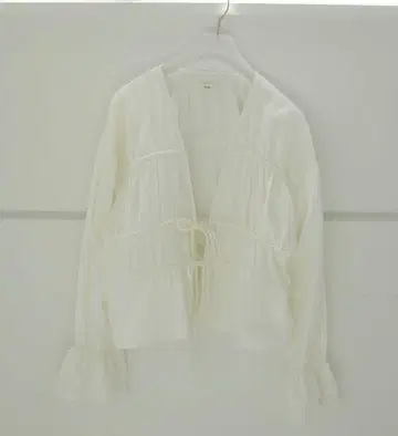 anuke Vneck Lace Blouse