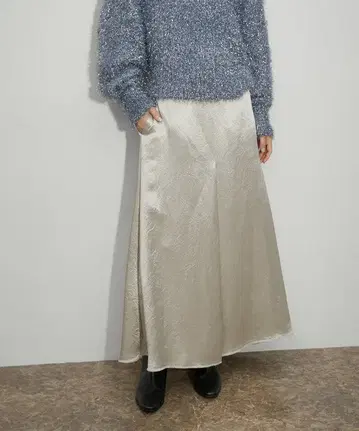 ADAM ET ROPE' 23AW 새틴 트라페즈 라인 스커트 사이즈 36