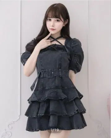 pium 티어드 프릴 미니 원피스 블랙