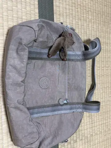 Kipling 그레이 백 봉제 인형 참 포함
