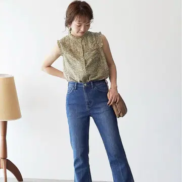 새상품  플라워 프린트 숏 슬리브 블라우스 슬로브 이에나