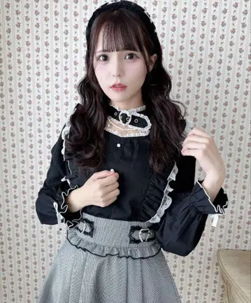 ROJITA 하트 버클 체인 긴팔 블라우스 블랙