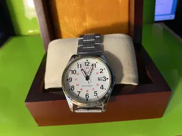 쿼츠 손목시계 화이트 다이얼 작동품 미품 38mm 날짜