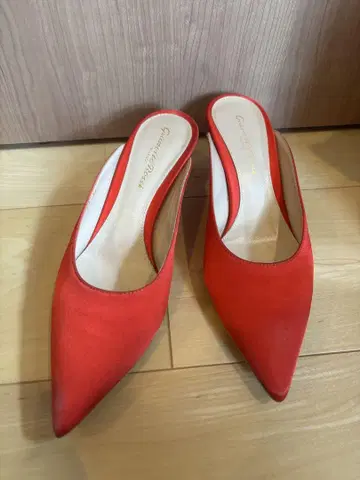 새상품급 gianvito rossi 빨간색 뮬 샌들 마놀로 블라닉 36