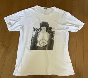 BUNNEY The Badge 한정판 티셔츠