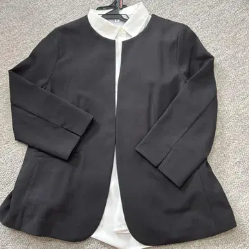 블랙 노카라 자켓과 셔츠 LL