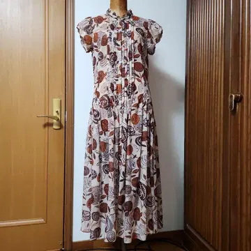 히로코코시노의 플라워 무늬 맥시 길이 원피스