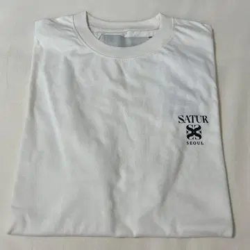 SATUR SEOUL 화이트 반팔 티셔츠