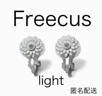 Freecus 꽃 모티브 귀걸이 실버 (light)