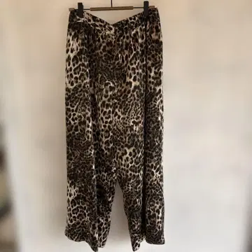 저널 스탠다드 LUXE 매트 새틴 레오파이 이지 팬츠