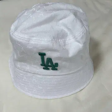 LA 로고 자수 화이트 버킷햇