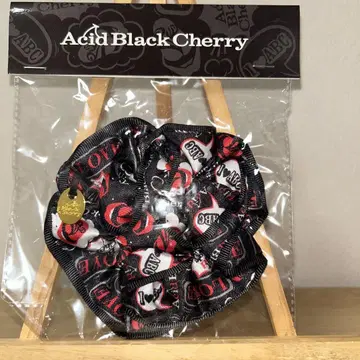 Acid Black Cherry 스크런치 골드 플레이트 포함
