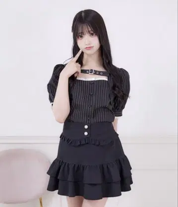 Pal elfy 벨트 스트라이프 퍼프 슬리브 블라우스 블랙