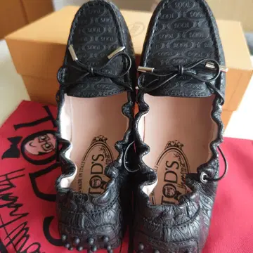 TOD'S 블랙 가죽 로퍼