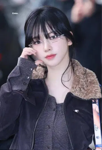 karina 착용 2000 archives 무테 안경