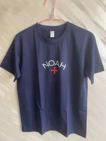 NOAH 네이비 반팔 티셔츠