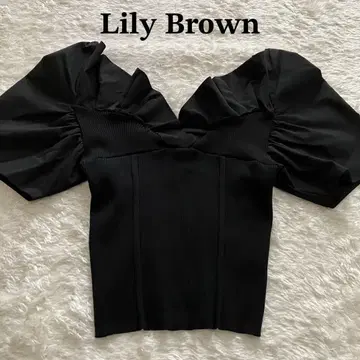 [새상품급] LILY BROWN 릴리 브라운/프릴 패턴 니트탑 블랙