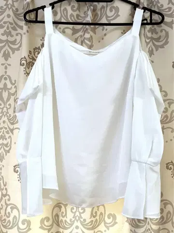 스나이델 귀여운 오프숄더 상의 화이트
