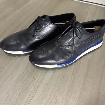 벨루티 가죽 스니커즈
