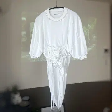 [ AKIKOAOKI / 아키코아오키 ] 디자이너 개더 디자인 T셔츠