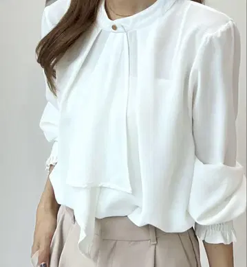 화이트 드레이프 벌룬 슬리브 셔츠