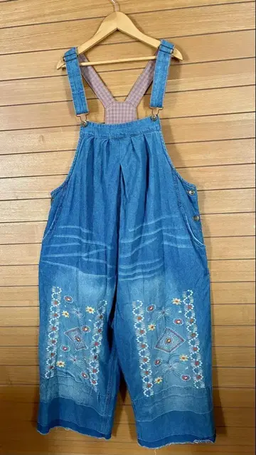 자수가 귀여운 오버롤