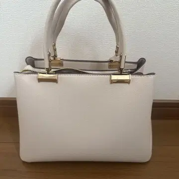 아이보리 핸드백