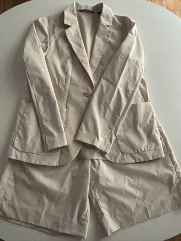 UNIQLO x Theory 베이지 셋업 S 사이즈