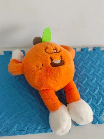오렌지 컬러 봉제 인형