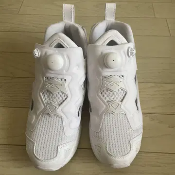 Reebok 화이트 스니커즈 사이즈 6