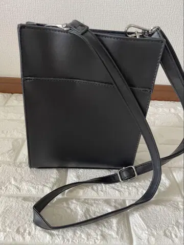 블랙 숄더백 합성 피혁