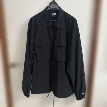 NEW ERA 블랙 포켓 부착 셔츠 프리 사이즈