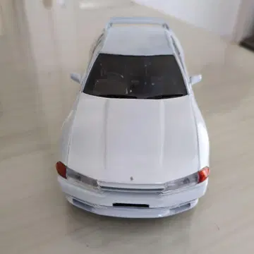 스카이라인 GT-R 화이트 1/24