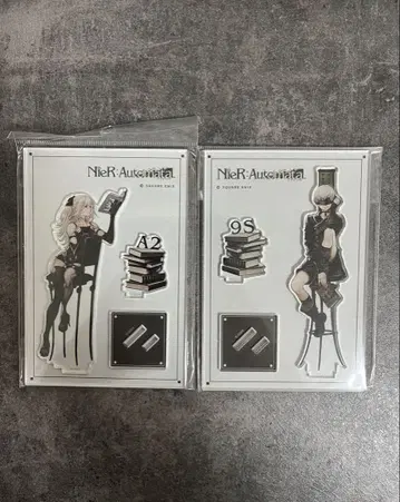 A2 2B와 서적 NieR:Automata 아크릴 스탠드