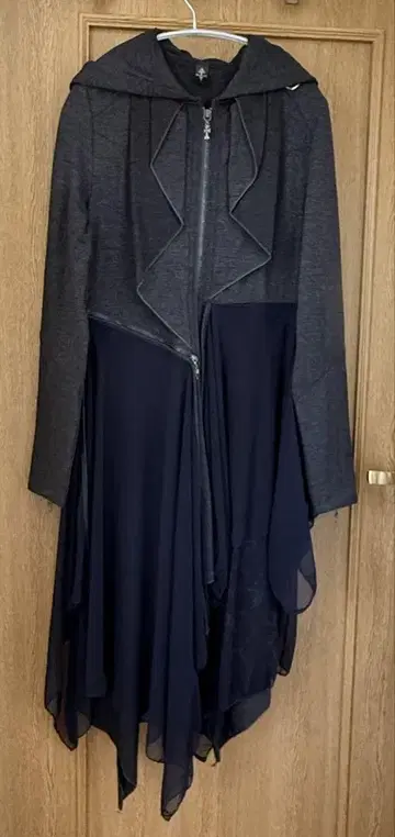 ozzoneste 후드 부착 가디건